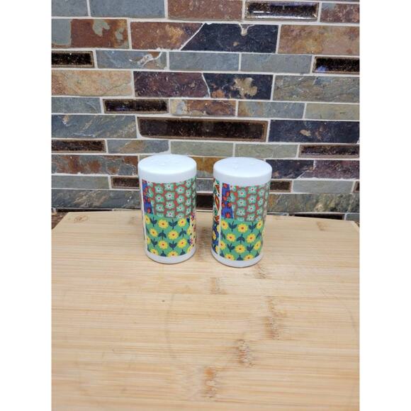 Vintage Salt Pepper Shakers Calico Daisy, Retro Gift - Picture 1 of 4